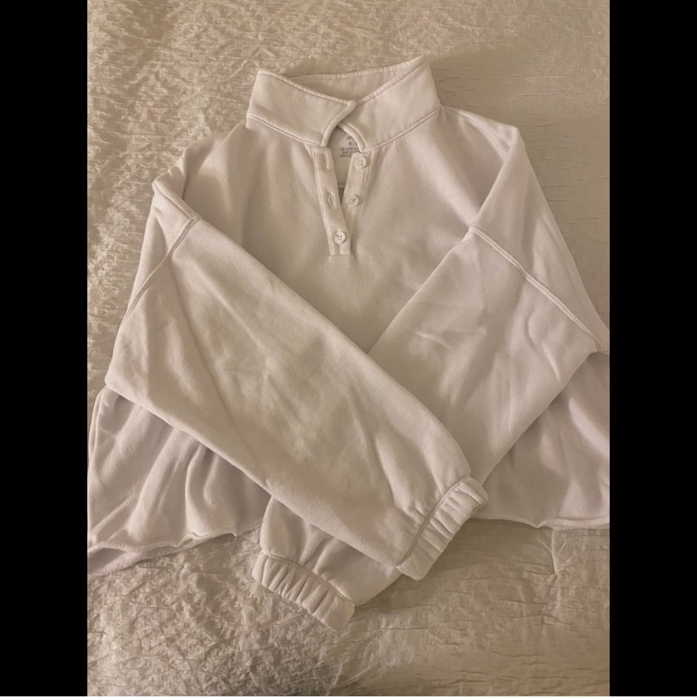 AE Cropped Collared Sweatshirt